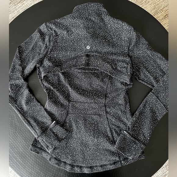 Lululemon define jacket in a speckled black & white galaxy-like print, size 6 - Picture 4 of 4
